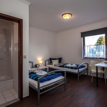 Pension ,,Vier Tore" Neubrandenburg Exterior photo