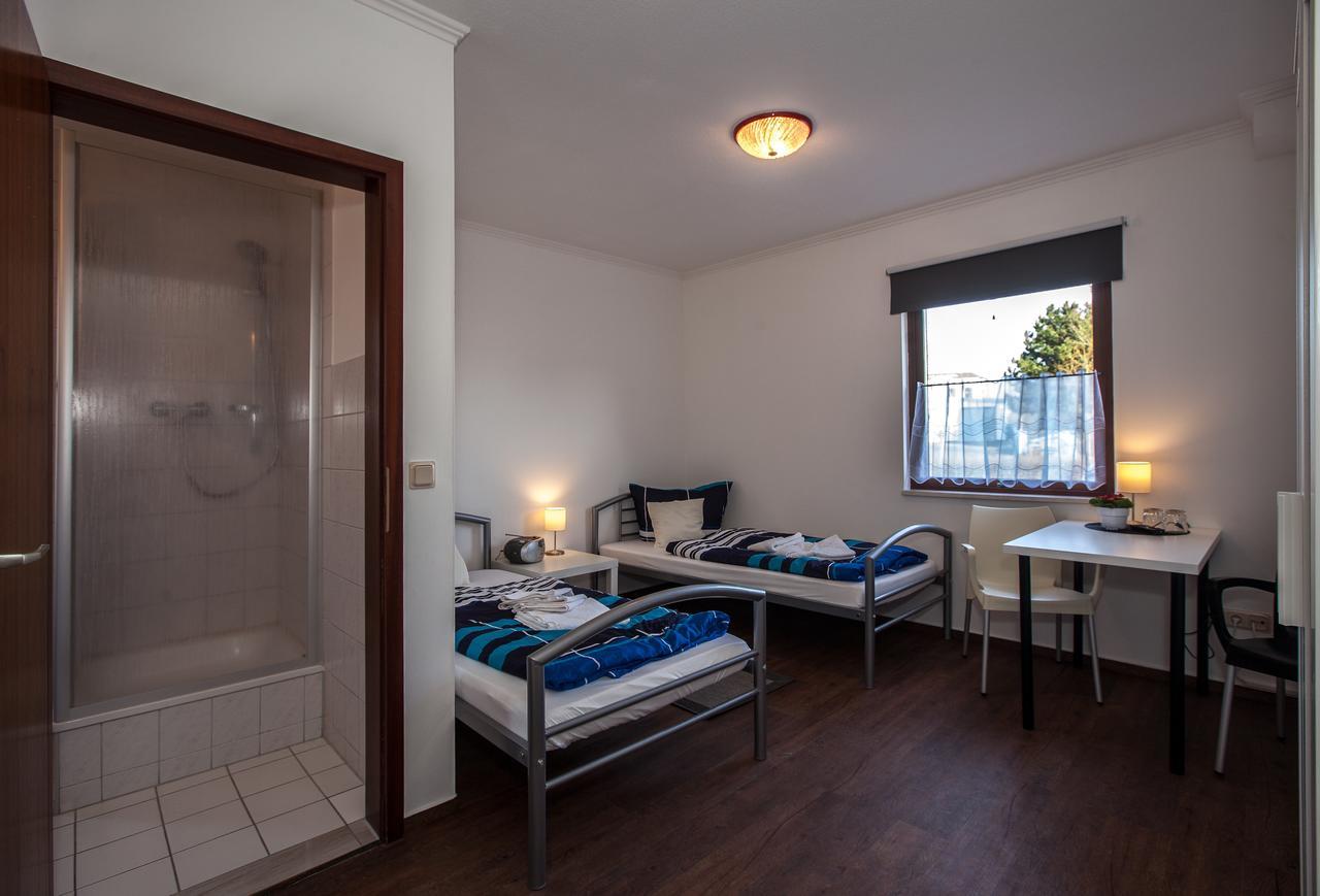 Pension ,,Vier Tore" Neubrandenburg Exterior photo